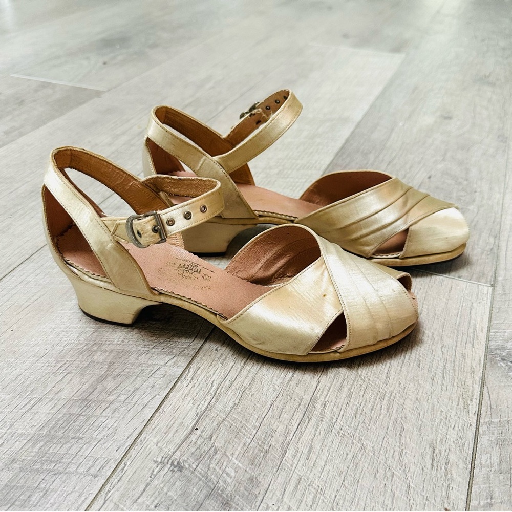 1930s 1940s Vintage Silk Top Hat Wedding Shoes